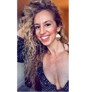 Meet your Posher, Angela